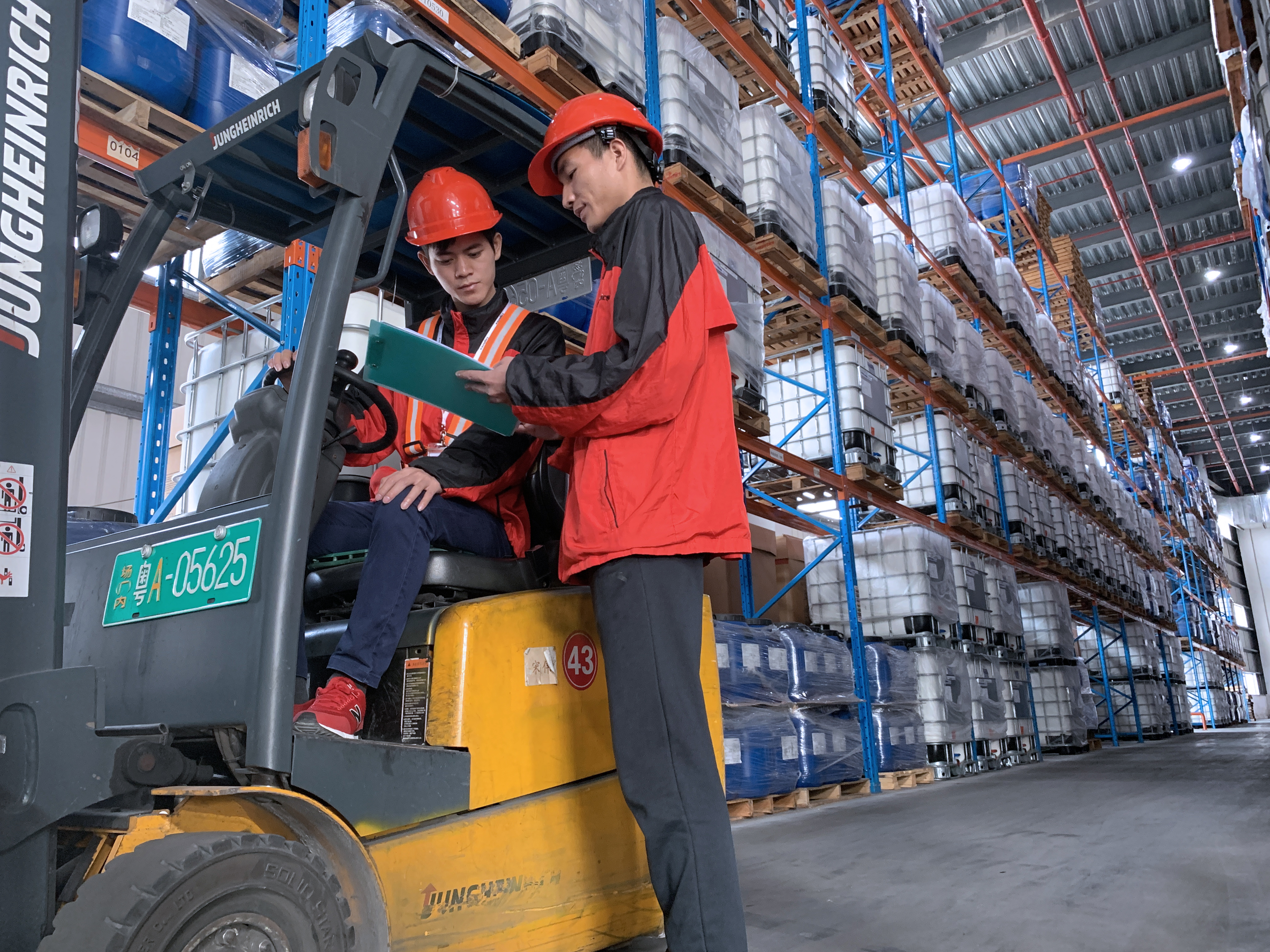 OLL warehouse 2019-19 W45.jpg